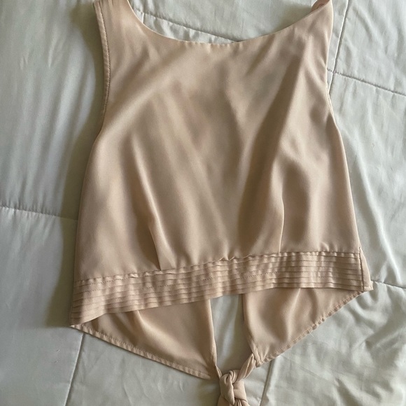 Classy Nude Top. - Picture 1 of 2